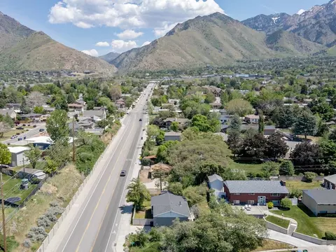 View/Area - 2990 E 3900 S, Holladay, UT 84124 photo 2 of 3