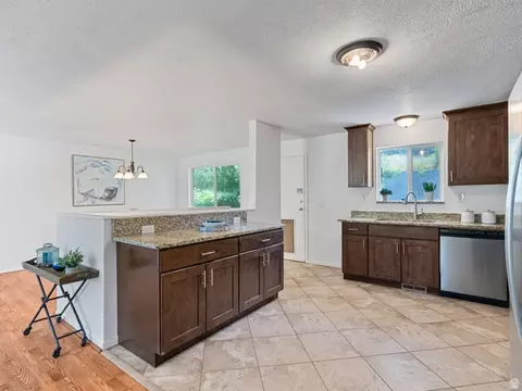 Kitchen - 2990 E 3900 S, Holladay, UT 84124 photo 2 of 2