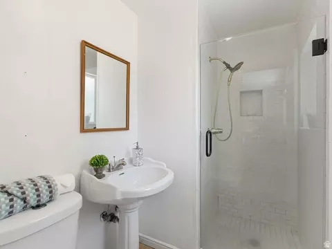 Bath - 2990 E 3900 S, Holladay, UT 84124 photo 1 of 4