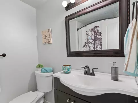 Bath - 2990 E 3900 S, Holladay, UT 84124 photo 2 of 4