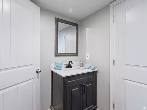 Bath - 2990 E 3900 S, Holladay, UT 84124 photo 3 of 4