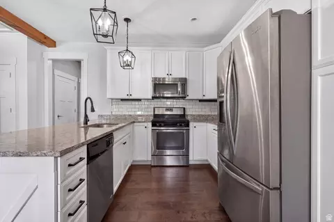 Kitchen - 465 E Windy Garden Ln S, Millcreek, UT 84107 photo 2 of 4