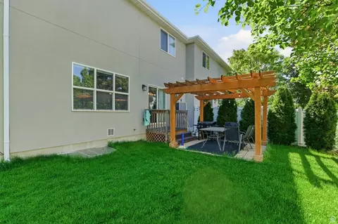 Exterior - 465 E Windy Garden Ln S, Millcreek, UT 84107 photo 5 of 7
