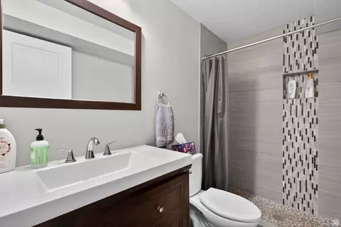 Bath - 465 E Windy Garden Ln S, Millcreek, UT 84107 photo 5 of 5