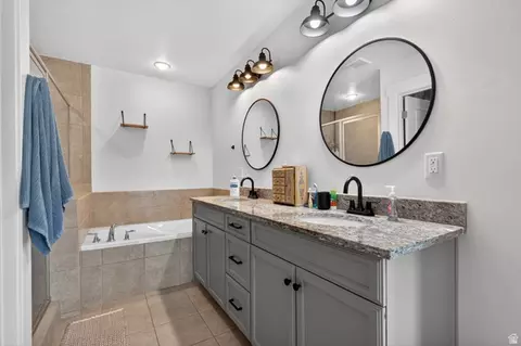Bath - 465 E Windy Garden Ln S, Millcreek, UT 84107 photo 2 of 5