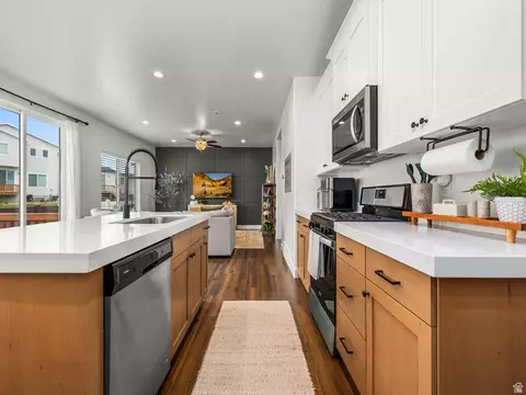 Kitchen - 423 E 360 N, Vineyard, UT 84059 photo 5 of 5