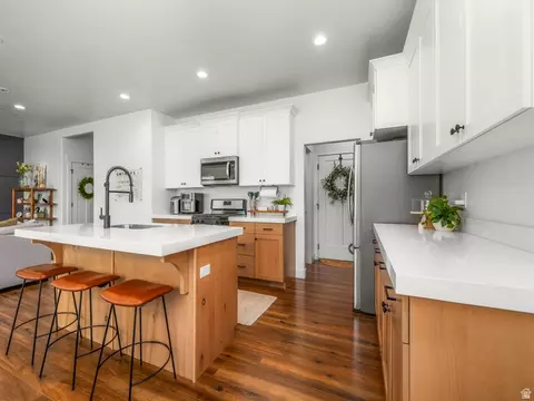 Kitchen - 423 E 360 N, Vineyard, UT 84059 photo 2 of 5