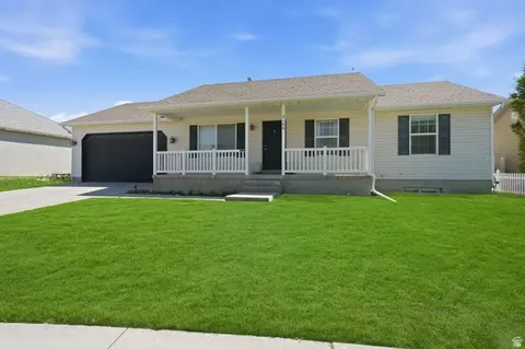 2144 Easter Dr, Eagle Mountain, UT 84005