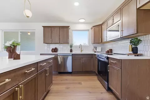 Kitchen - 370 E 9400 S, Sandy, UT 84070 photo 1 of 2