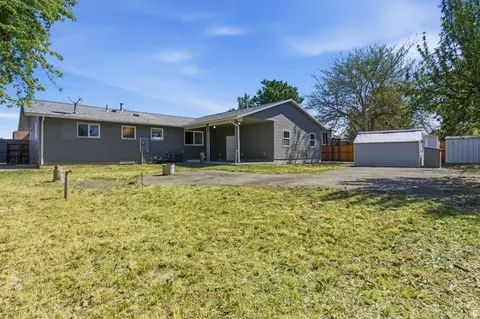 Exterior - 370 E 9400 S, Sandy, UT 84070 photo 3 of 6