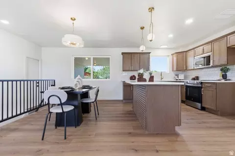Dining - 370 E 9400 S, Sandy, UT 84070 photo 1 of 2
