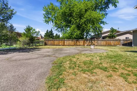 Exterior - 370 E 9400 S, Sandy, UT 84070 photo 5 of 6