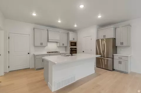 Kitchen - 30 S Moonlit Rd, Mapleton, UT 84664 photo 1 of 2