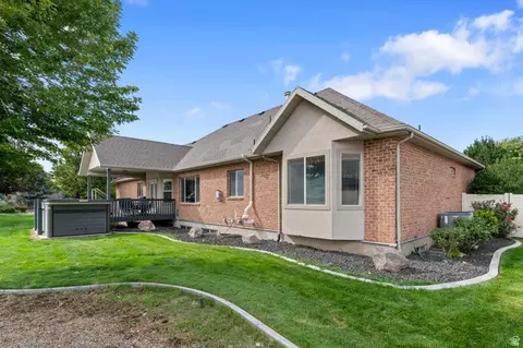 Exterior - 1501 W Elk Cir, Mapleton, UT 84664 photo 5 of 9