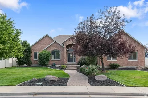 Exterior - 1501 W Elk Cir, Mapleton, UT 84664 photo 2 of 9