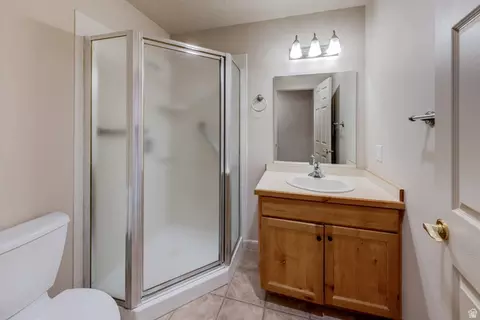 Bath - 687 W Hale Ave, Moab, UT 84532 photo 4 of 5