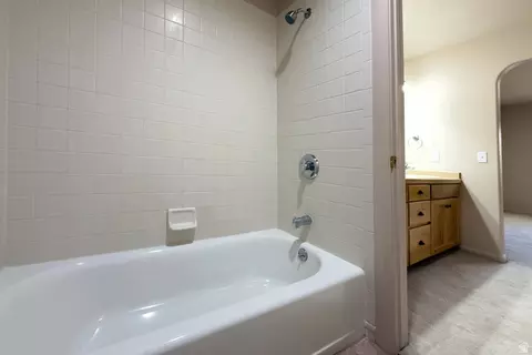 Bath - 687 W Hale Ave, Moab, UT 84532 photo 3 of 5
