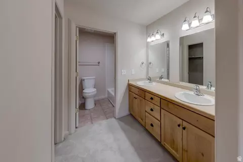 Bath - 687 W Hale Ave, Moab, UT 84532 photo 1 of 5