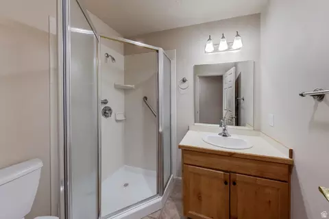 Bath - 687 W Hale Ave, Moab, UT 84532 photo 5 of 5