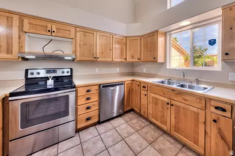 Kitchen - 687 W Hale Ave, Moab, UT 84532 photo 4 of 5