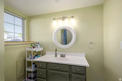 Bath - 592 N 550 E, American Fork, UT 84003 photo 2 of 3