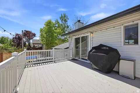 Exterior - 180 E 900 S, Layton, UT 84041 photo 5 of 13