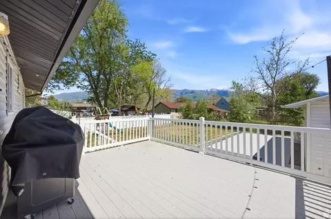 Exterior - 180 E 900 S, Layton, UT 84041 photo 4 of 13