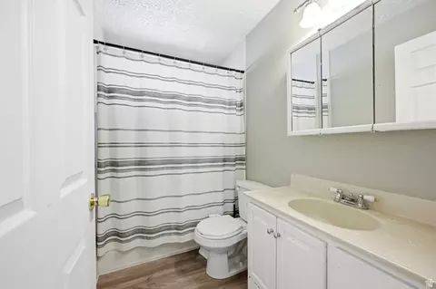 Bath - 180 E 900 S, Layton, UT 84041 photo 1 of 2
