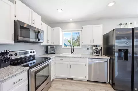 Kitchen - 180 E 900 S, Layton, UT 84041 photo 2 of 4