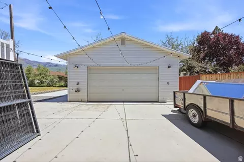 Exterior - 180 E 900 S, Layton, UT 84041 photo 2 of 13