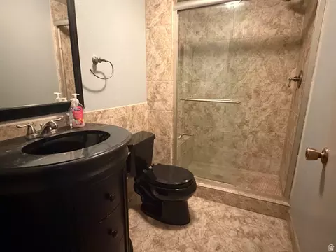 Bath - 963 E 1250 N, Orem, UT 84097 photo 3 of 3
