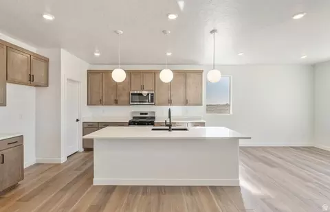 Kitchen - 4945 N Topaz Dr, Eagle Mountain, UT 84005 photo 3 of 4