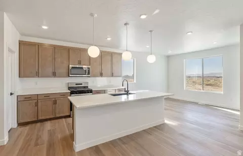 Kitchen - 4945 N Topaz Dr, Eagle Mountain, UT 84005 photo 2 of 4
