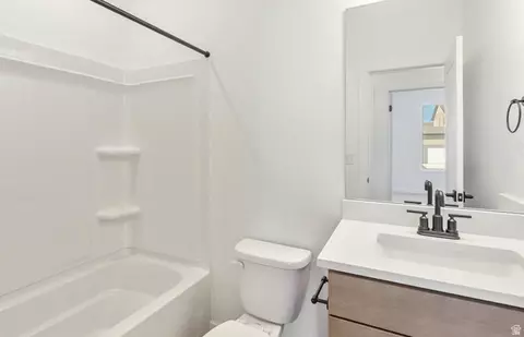 Bath - 4945 N Topaz Dr, Eagle Mountain, UT 84005 photo 4 of 4