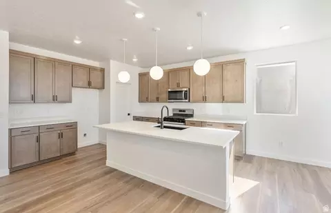 Kitchen - 4945 N Topaz Dr, Eagle Mountain, UT 84005 photo 4 of 4