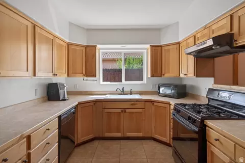 Kitchen - 439 W Williams Way, Moab, UT 84532 photo 2 of 3