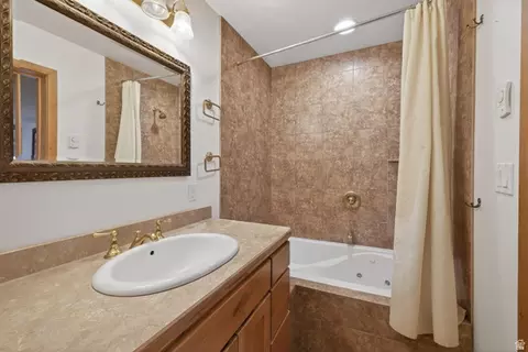 Bath - 439 W Williams Way, Moab, UT 84532 photo 2 of 4