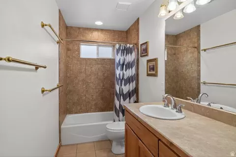 Bath - 439 W Williams Way, Moab, UT 84532 photo 3 of 4