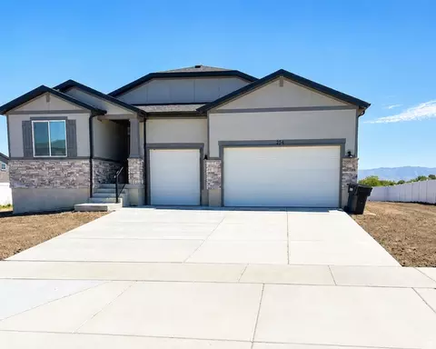 264 N Hatchet Ranch Dr, Grantsville, UT 84029