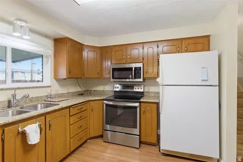 Kitchen - 284 E 1140 N, Orem, UT 84057 photo 2 of 2