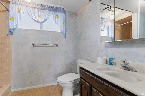 Bath - 284 E 1140 N, Orem, UT 84057 photo 2 of 3