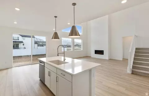 Kitchen - 4875 N Topaz Dr, Eagle Mountain, UT 84005 photo 1 of 2