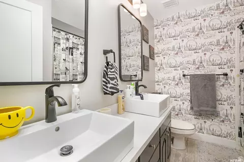 Bath - 967 E 12600 S, Draper, UT 84020 photo 3 of 4