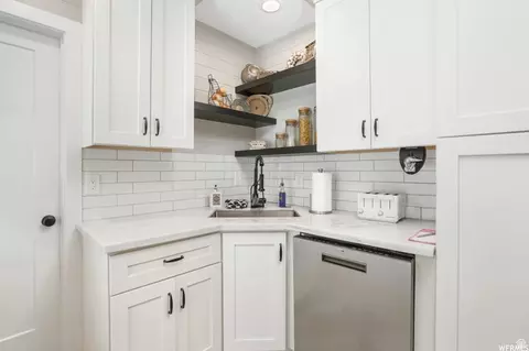 Kitchen - 967 E 12600 S, Draper, UT 84020 photo 3 of 3