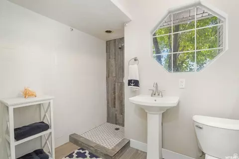 Bath - 967 E 12600 S, Draper, UT 84020 photo 4 of 4