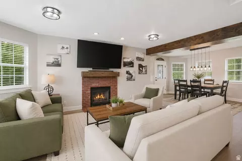 Living - 967 E 12600 S, Draper, UT 84020 photo 2 of 4