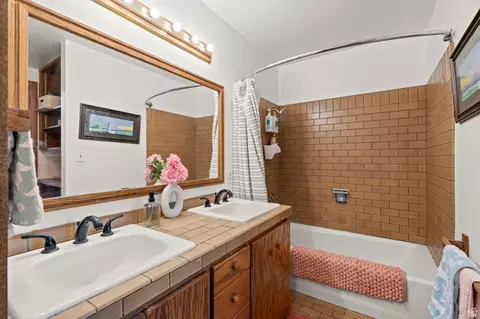 Bath - 12 N Quiet Meadow Ln, Mapleton, UT 84664 photo 11 of 13
