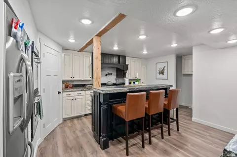 Kitchen - 12 N Quiet Meadow Ln, Mapleton, UT 84664 photo 6 of 8