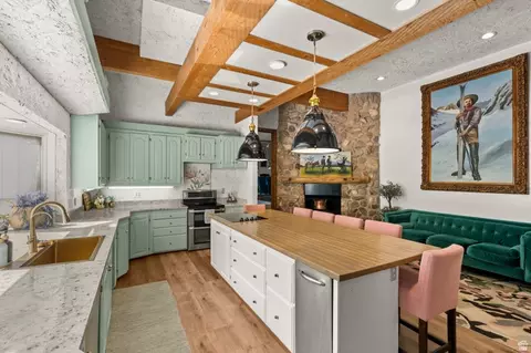 Kitchen - 12 N Quiet Meadow Ln, Mapleton, UT 84664 photo 5 of 8