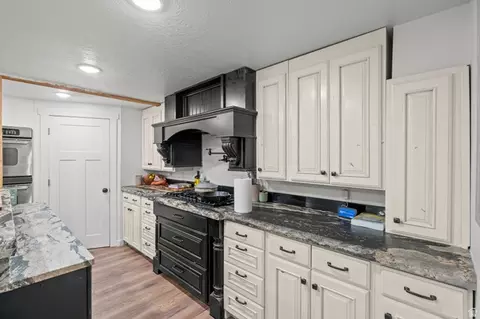 Kitchen - 12 N Quiet Meadow Ln, Mapleton, UT 84664 photo 7 of 8